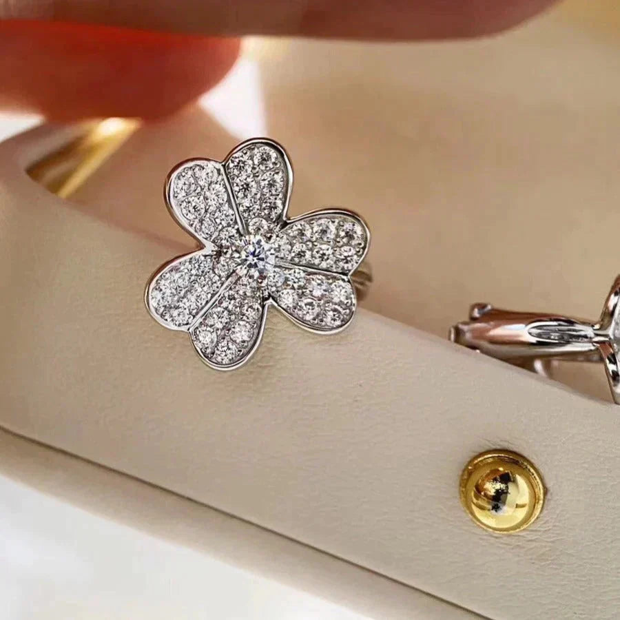 [Glow Muse]CLOVER COMOS DIAMOND EARRINGS SILVER