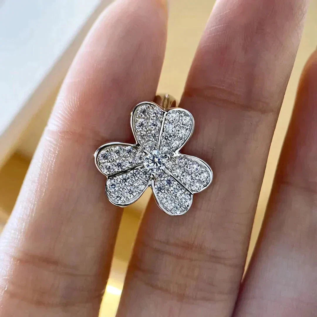 [Glow Muse]CLOVER COMOS DIAMOND EARRINGS SILVER