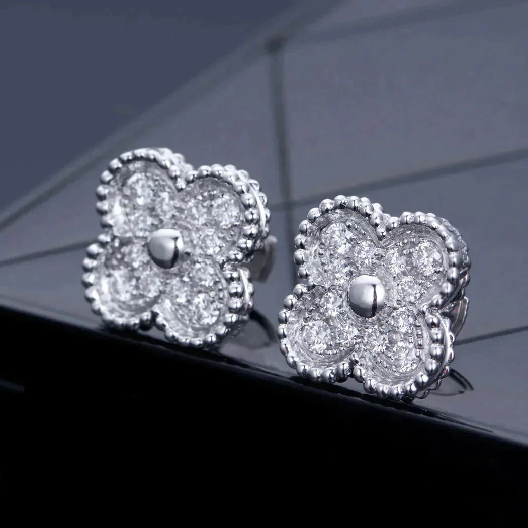 [Glow Muse]CLOVER 1 MOTIFS DIAMOND STUD EARRINGS SILVER