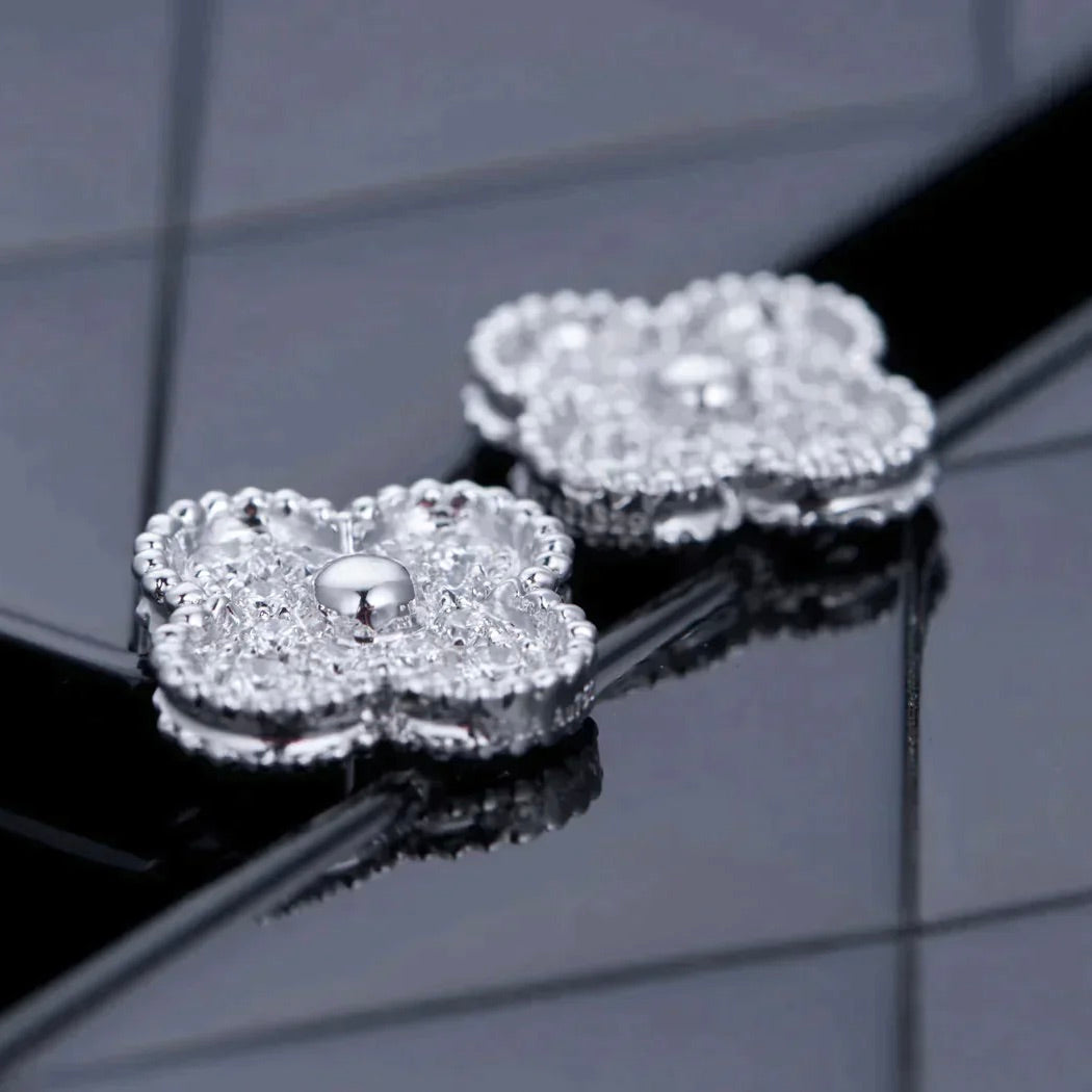 [Glow Muse]CLOVER 1 MOTIFS DIAMOND STUD EARRINGS SILVER