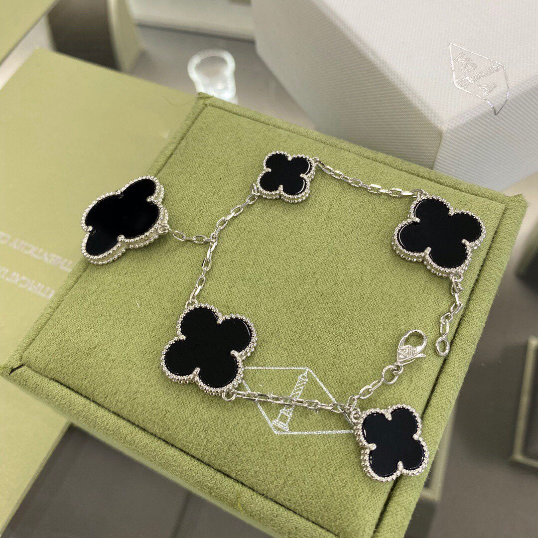 [Glow Muse]CLOVER 5 MOTIFS SIVLER ONYX BRACELET