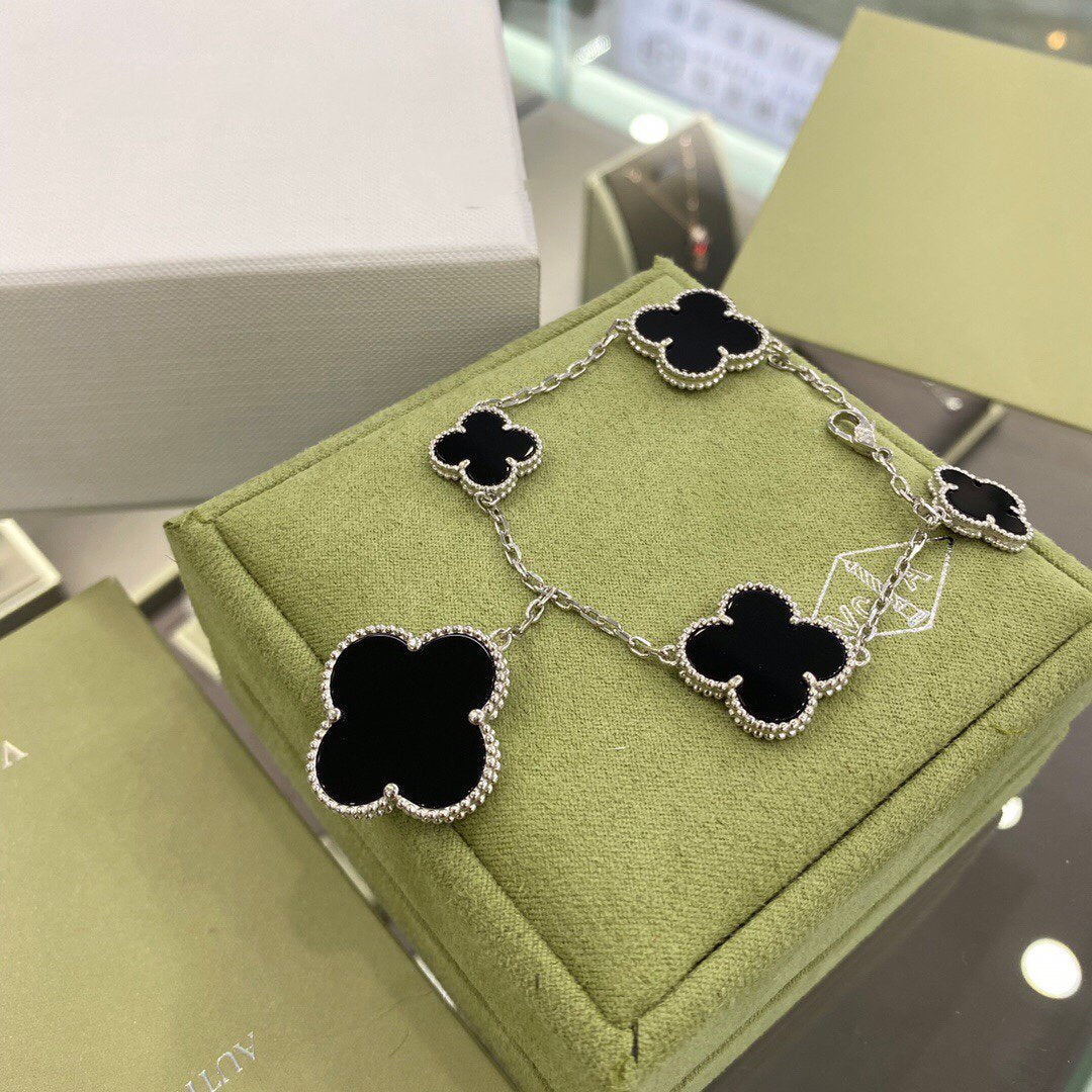 [Glow Muse]CLOVER 5 MOTIFS SIVLER ONYX BRACELET