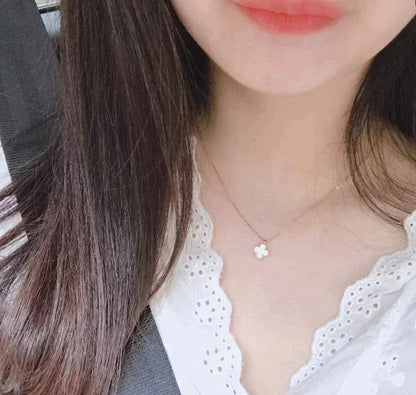 [Glow Muse]CLOVER MINI 9.5MM WHITE MOTHER-OF-PEARL NECKLACE