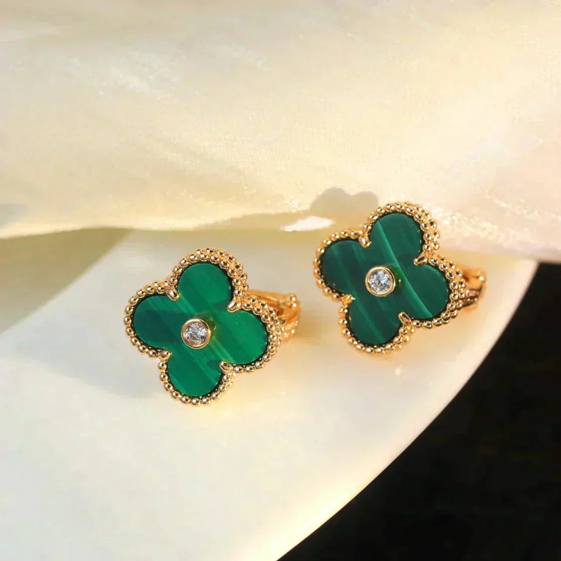 [Glow Muse]CLOVER MEDIUM 1 MOTIFS MALACHITE DIAMOND EARRINGS
