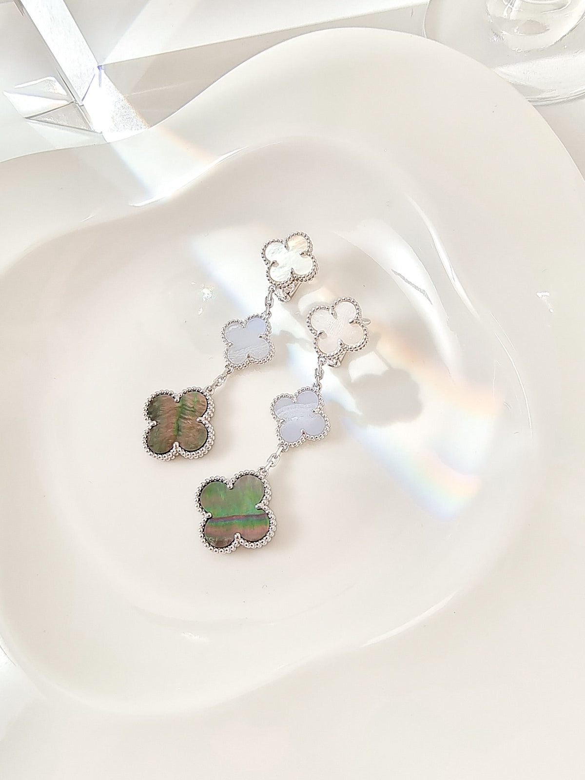 [Glow Muse]CLOVER 3 MOTIFS CHALCEDONY DARK MOP SILVER EARRINGS