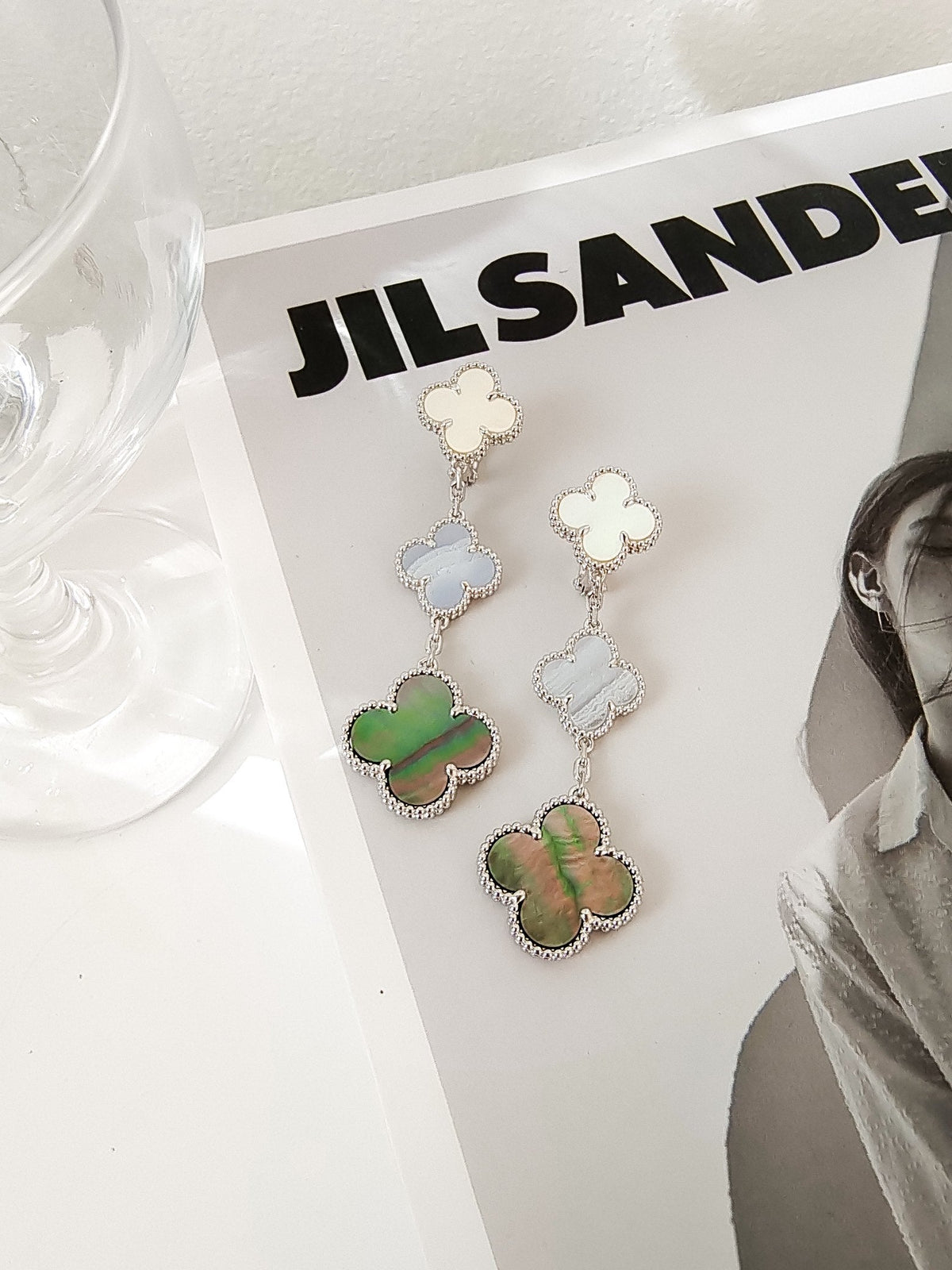 [Glow Muse]CLOVER 3 MOTIFS CHALCEDONY DARK MOP SILVER EARRINGS
