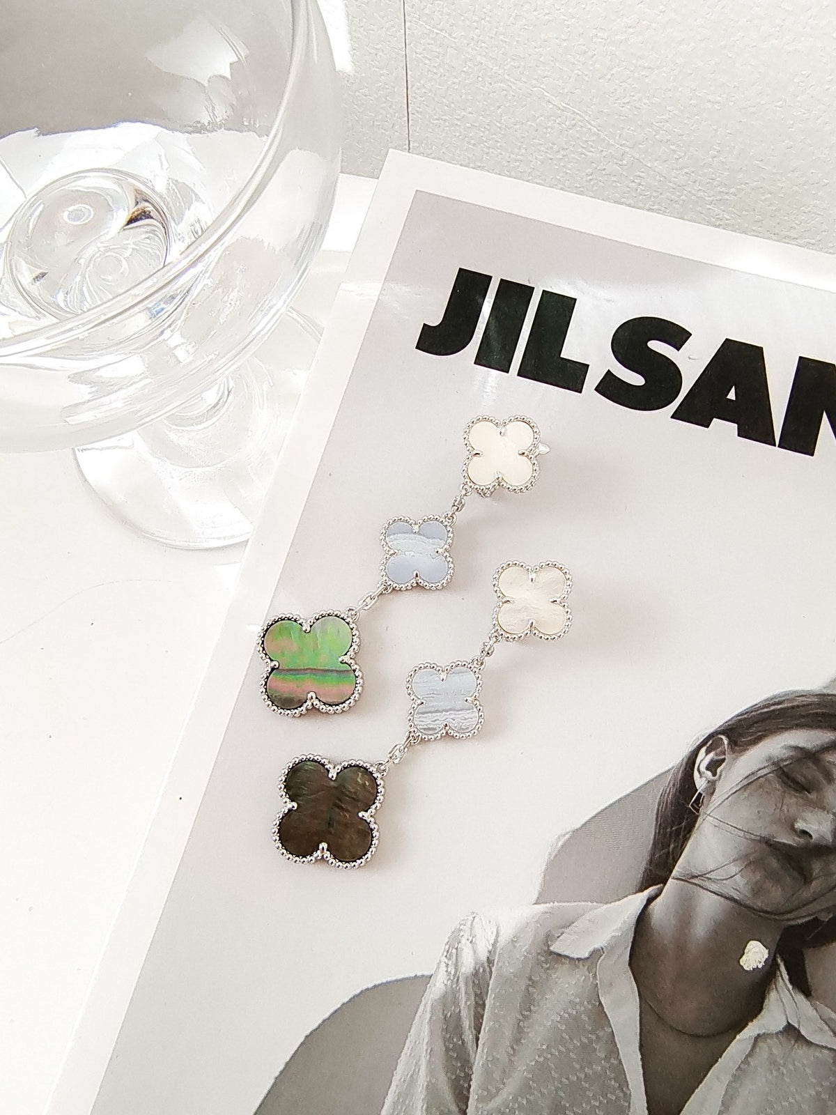 [Glow Muse]CLOVER 3 MOTIFS CHALCEDONY DARK MOP SILVER EARRINGS