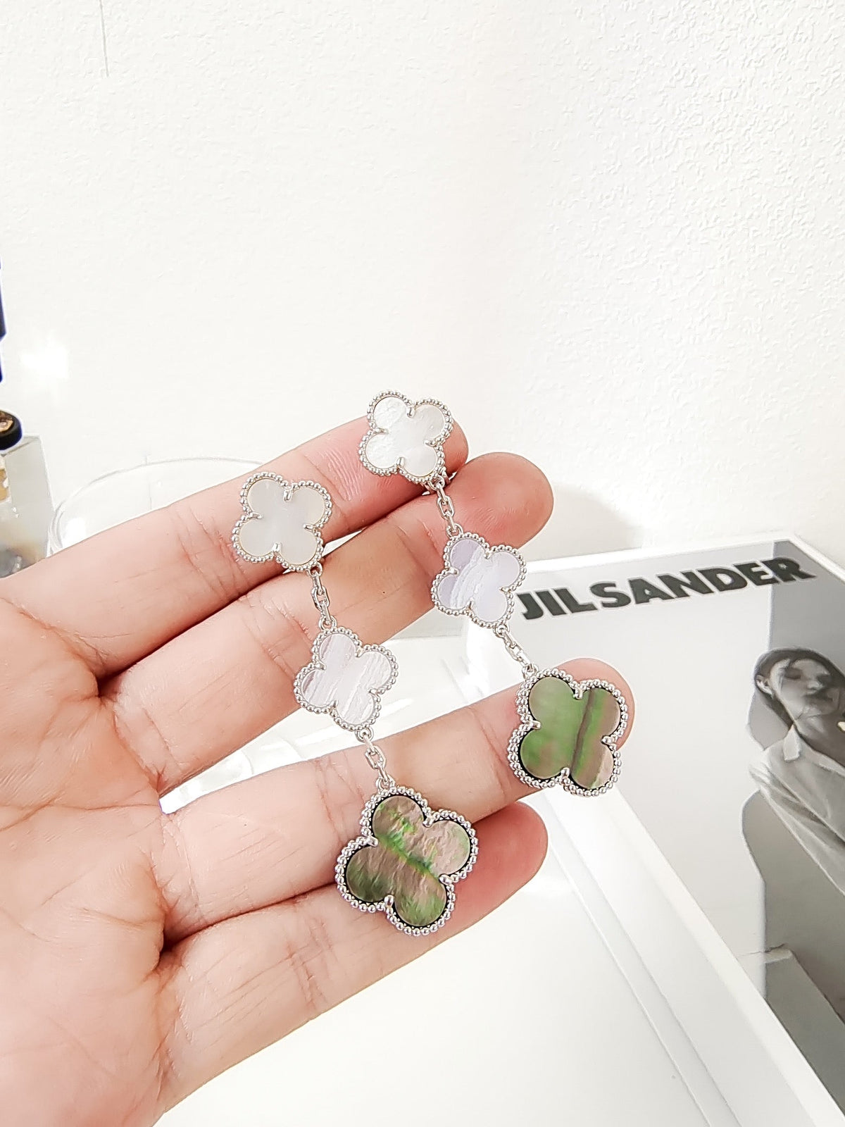 [Glow Muse]CLOVER 3 MOTIFS CHALCEDONY DARK MOP SILVER EARRINGS