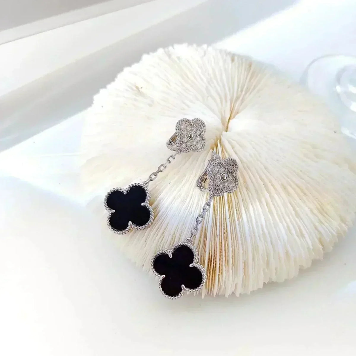 [Glow Muse]CLOVER 2 MOTIFS  DIAMOND ONYX EARRINGS SILVER