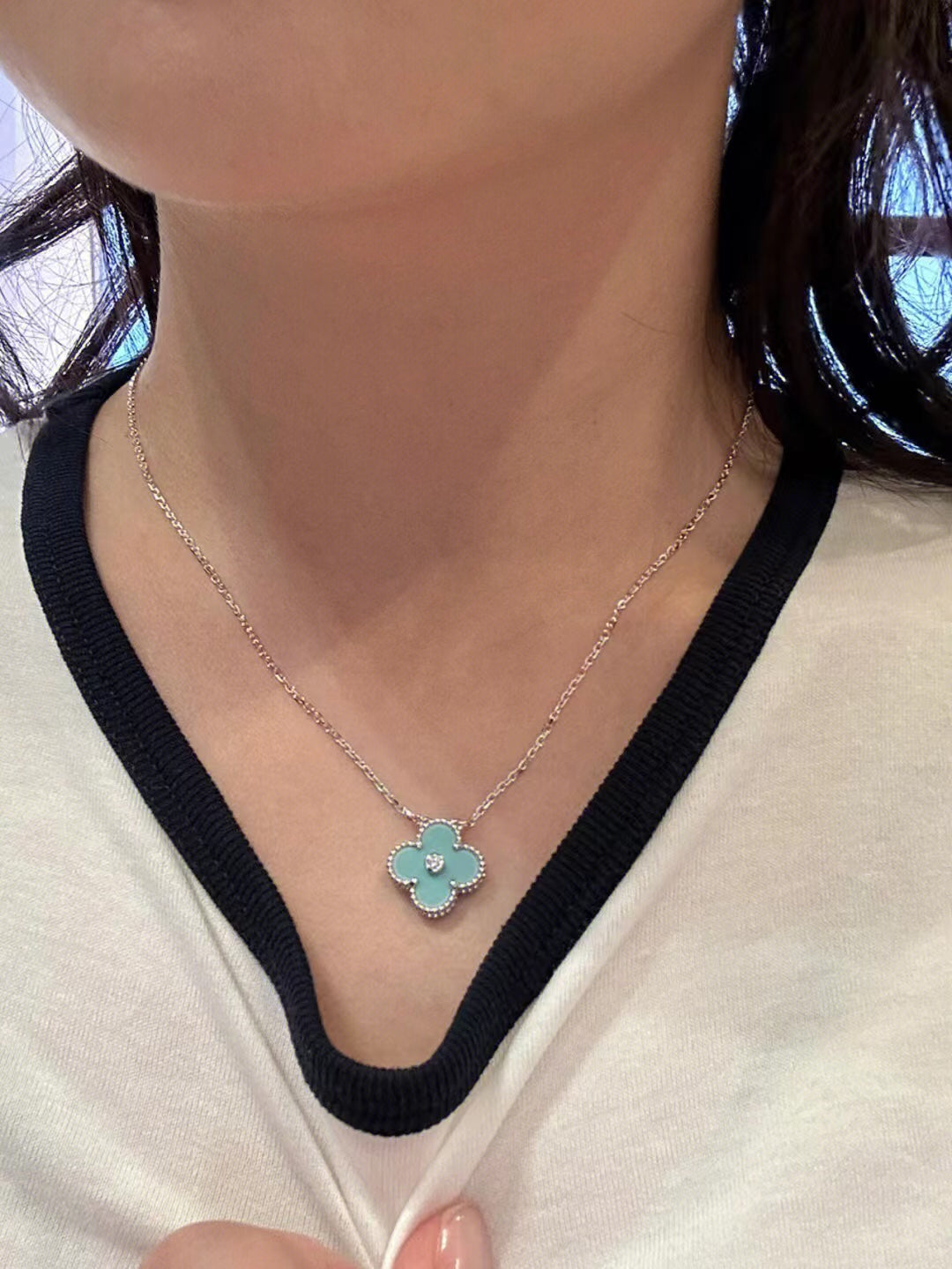 [Glow Muse]CLOVER 1 DIAMOND LIGHT BLUE SILVER NECKLACE