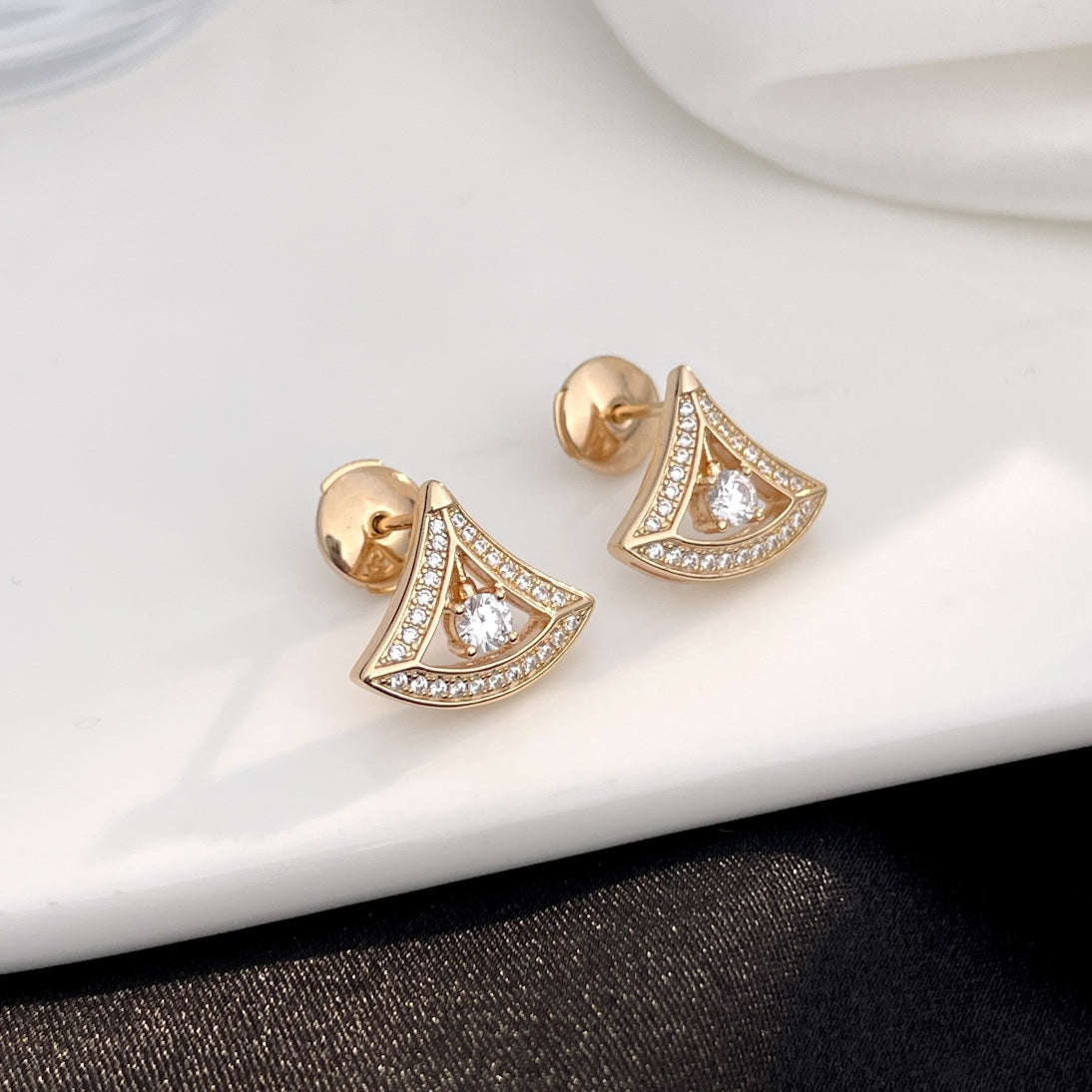 [Glow Muse]DREAM MINI DIAMOND STUD EARRINGS