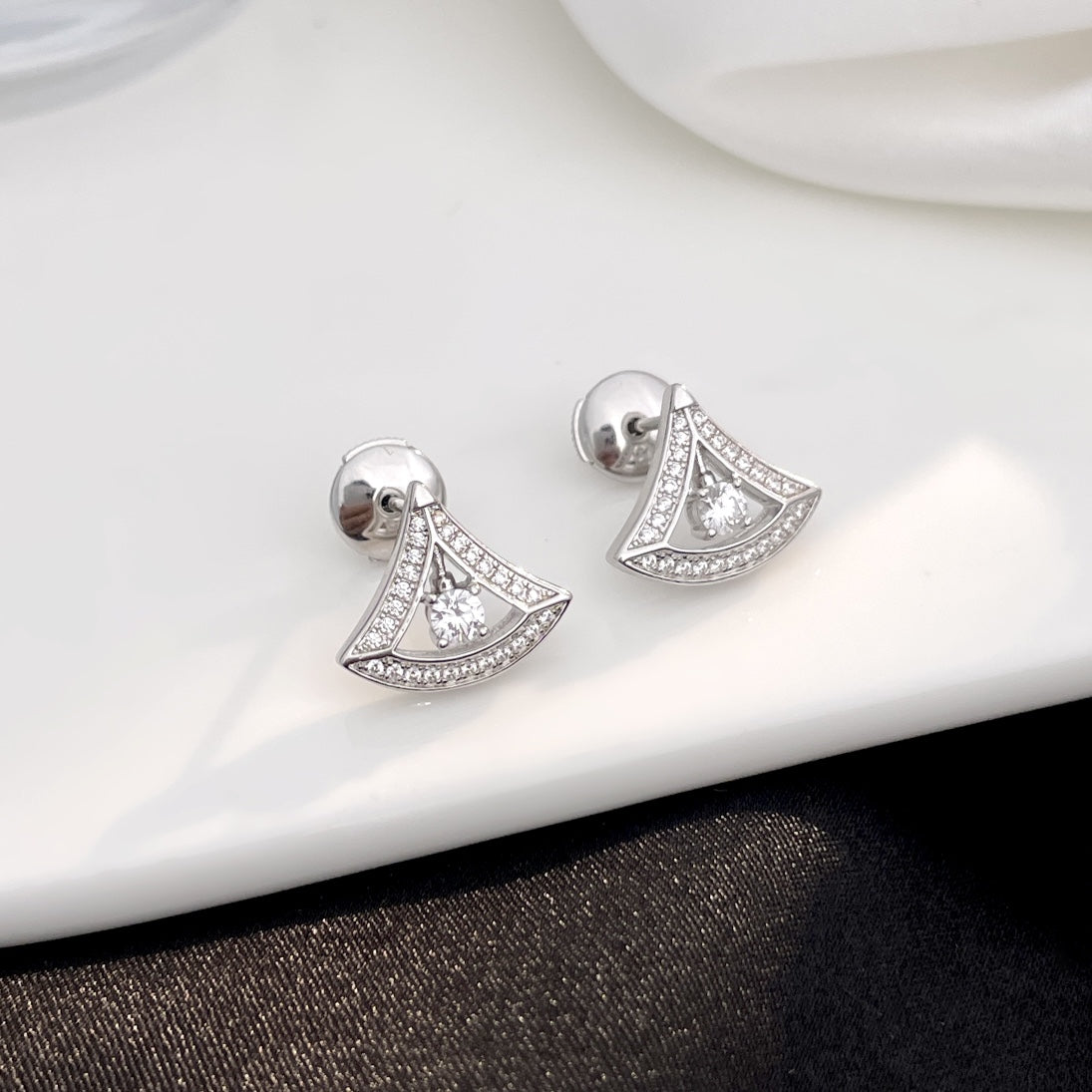[Glow Muse]DREAM MINI DIAMOND STUD EARRINGS