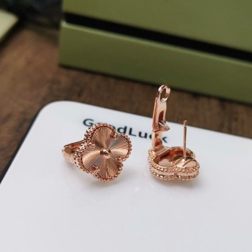 [Glow Muse]CLOVER MEDIUM STUD EARRINGS
