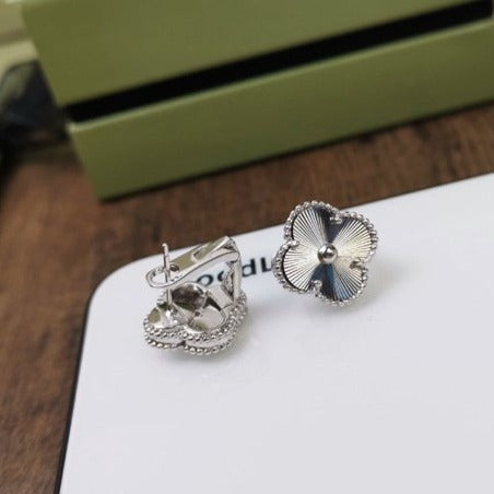 [Glow Muse]CLOVER MEDIUM STUD EARRINGS