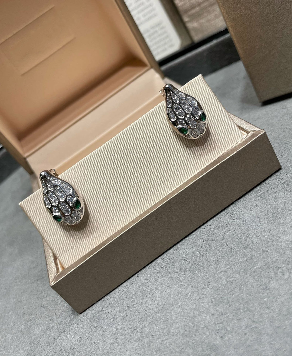 [Glow Muse]SERPENT DIAMOND STUD EARRINGS