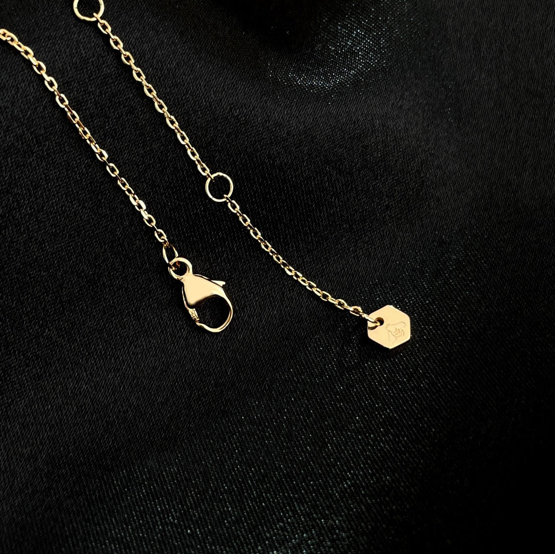 [Glow Muse]BEE MINI NECKLACE