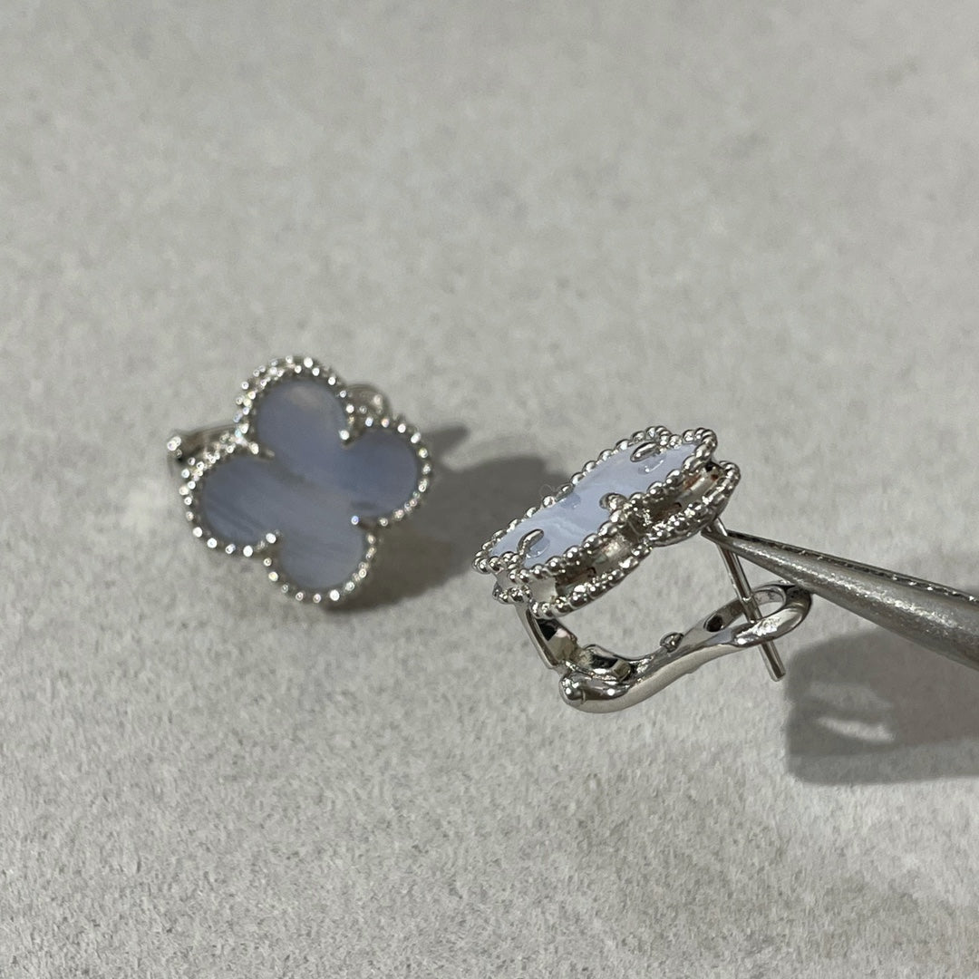 [Glow Muse]CLOVER CHALCEDONY SILVER STUD EARRINGS