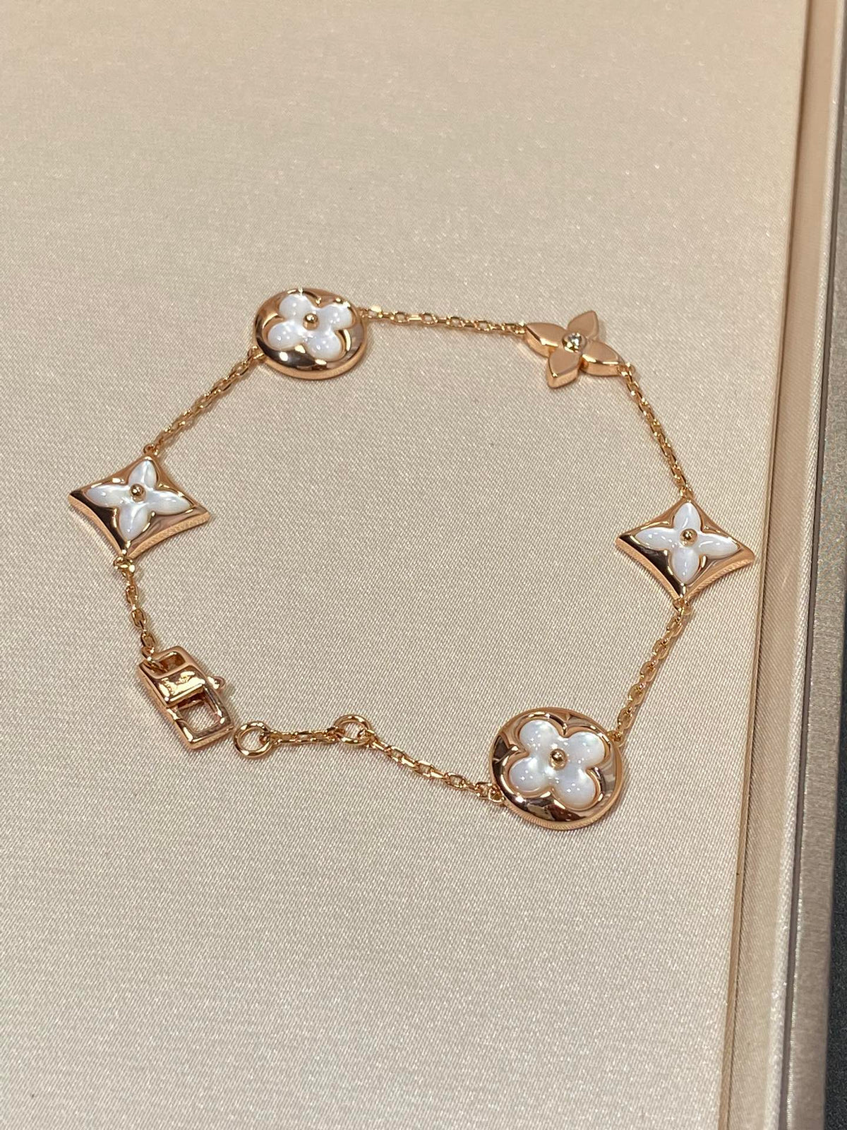 [Glow Muse]STAR AND SUN 5 MOTIF MOP PINK GOLD BRACELET