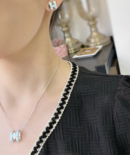 [Glow Muse]POP H SKY BLUE STUD EARRINGS