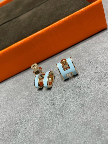 [Glow Muse]POP H SKY BLUE STUD EARRINGS