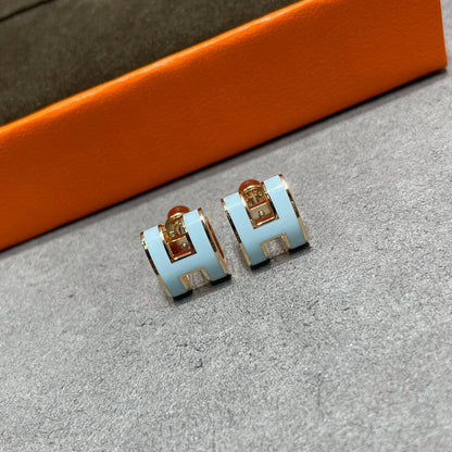 [Glow Muse]POP H SKY BLUE STUD EARRINGS