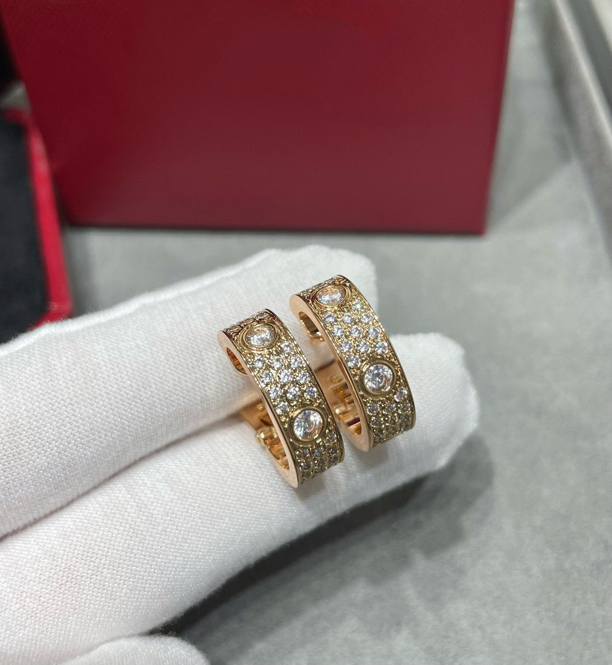 [Glow Muse]LOVE 5.5MM DIAMOND PAVED EARRINGS
