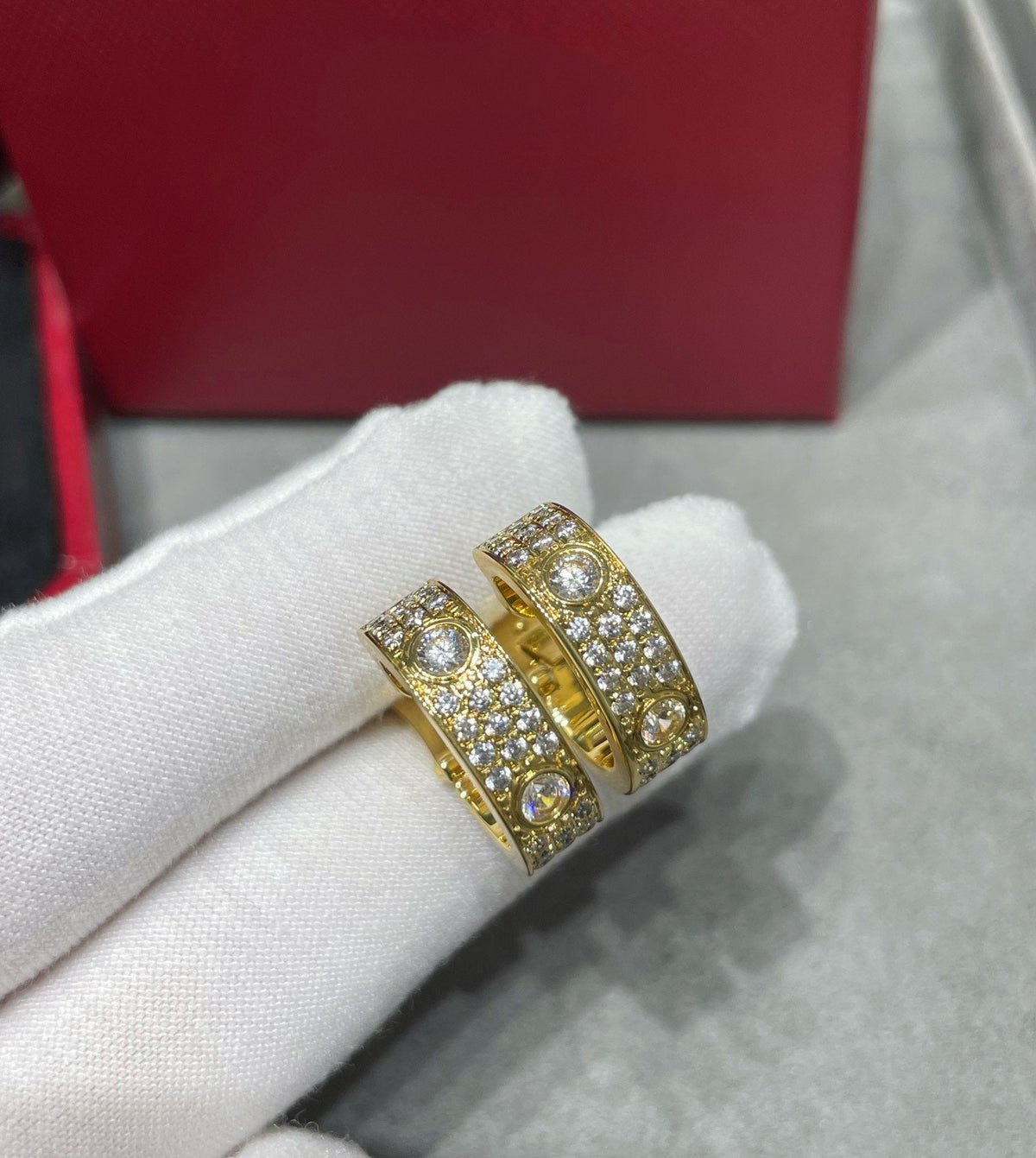 [Glow Muse]LOVE 5.5MM DIAMOND PAVED EARRINGS
