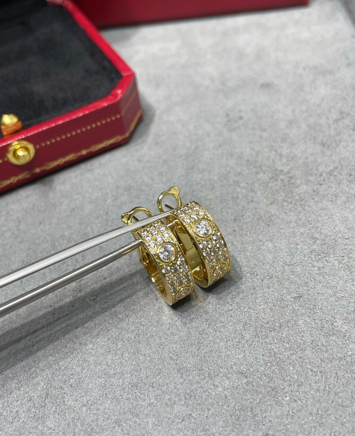 [Glow Muse]LOVE 5.5MM DIAMOND PAVED EARRINGS