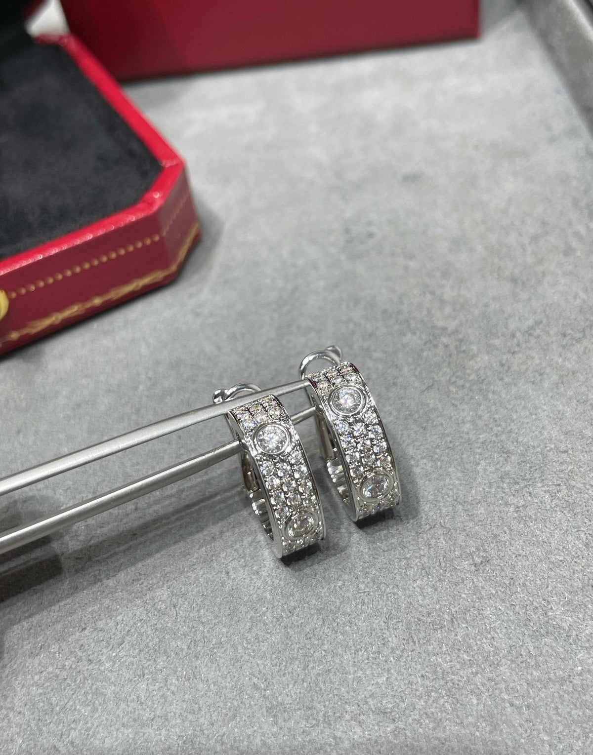 [Glow Muse]LOVE 5.5MM DIAMOND PAVED EARRINGS