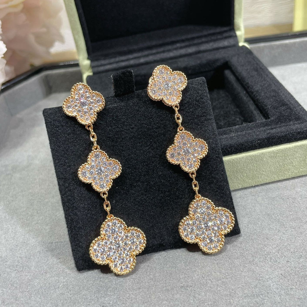 [Glow Muse]CLOVER 3 MOTIFS DIAMOND PAVED ROSE GOLD EARRINGS