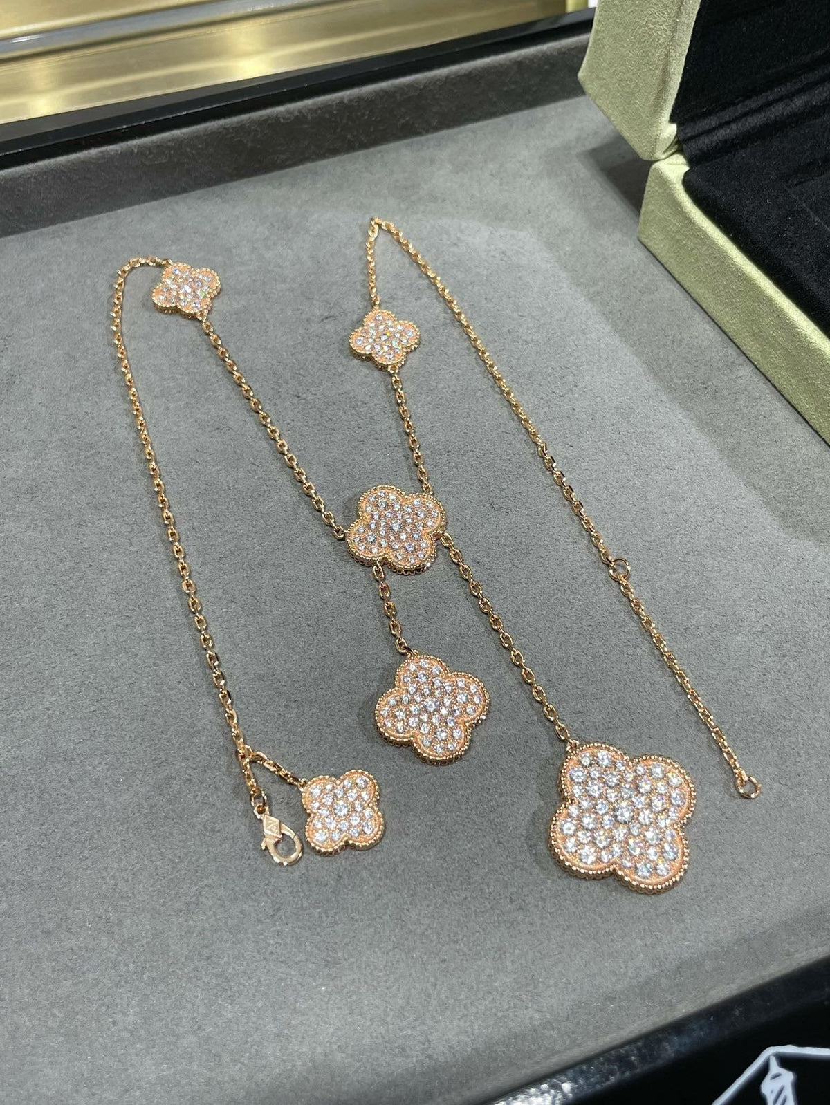 [Glow Muse]CLOVER 6 MOTIF DIAMOND PAVED NECKLACE