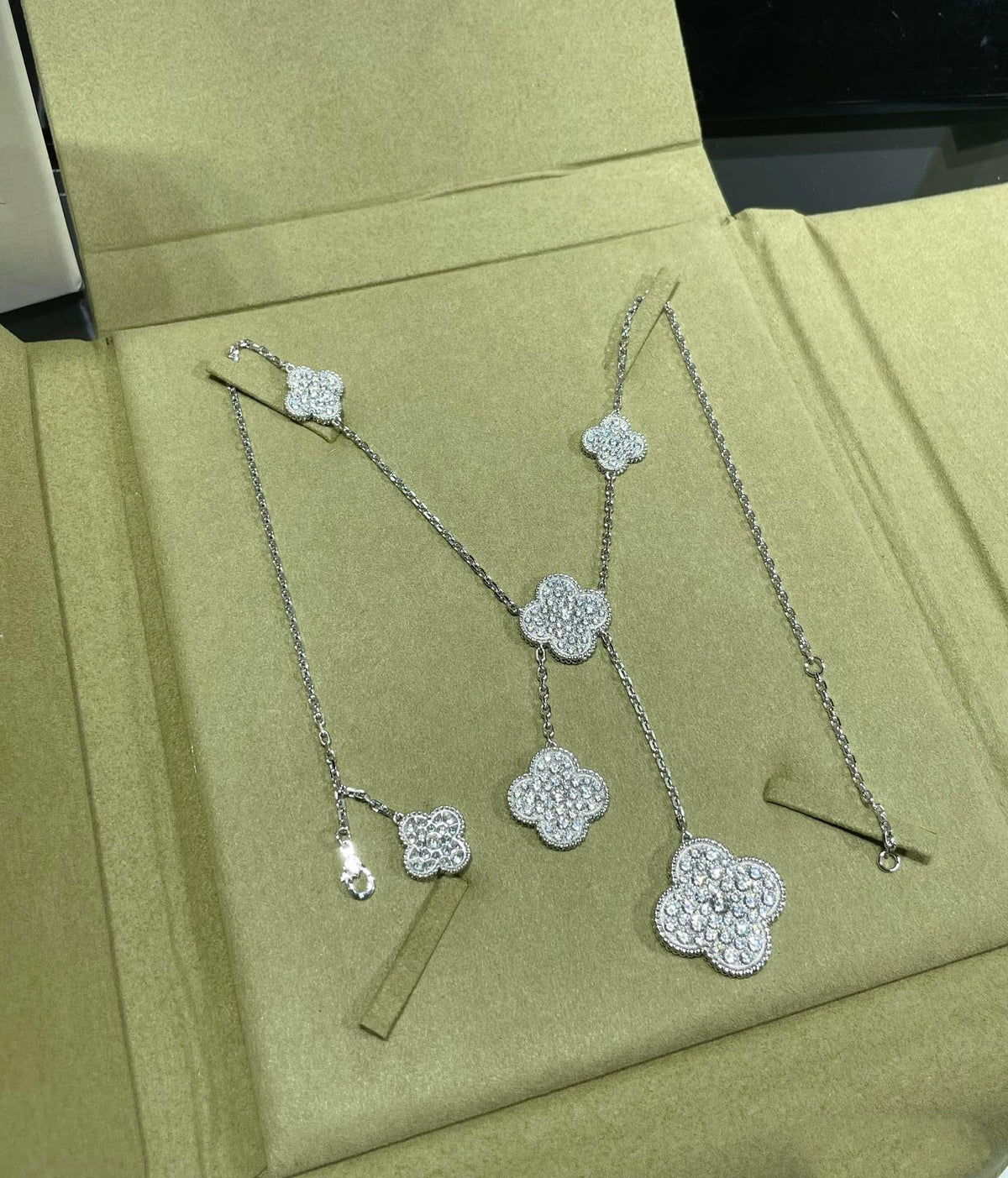 [Glow Muse]CLOVER 6 MOTIF DIAMOND PAVED NECKLACE