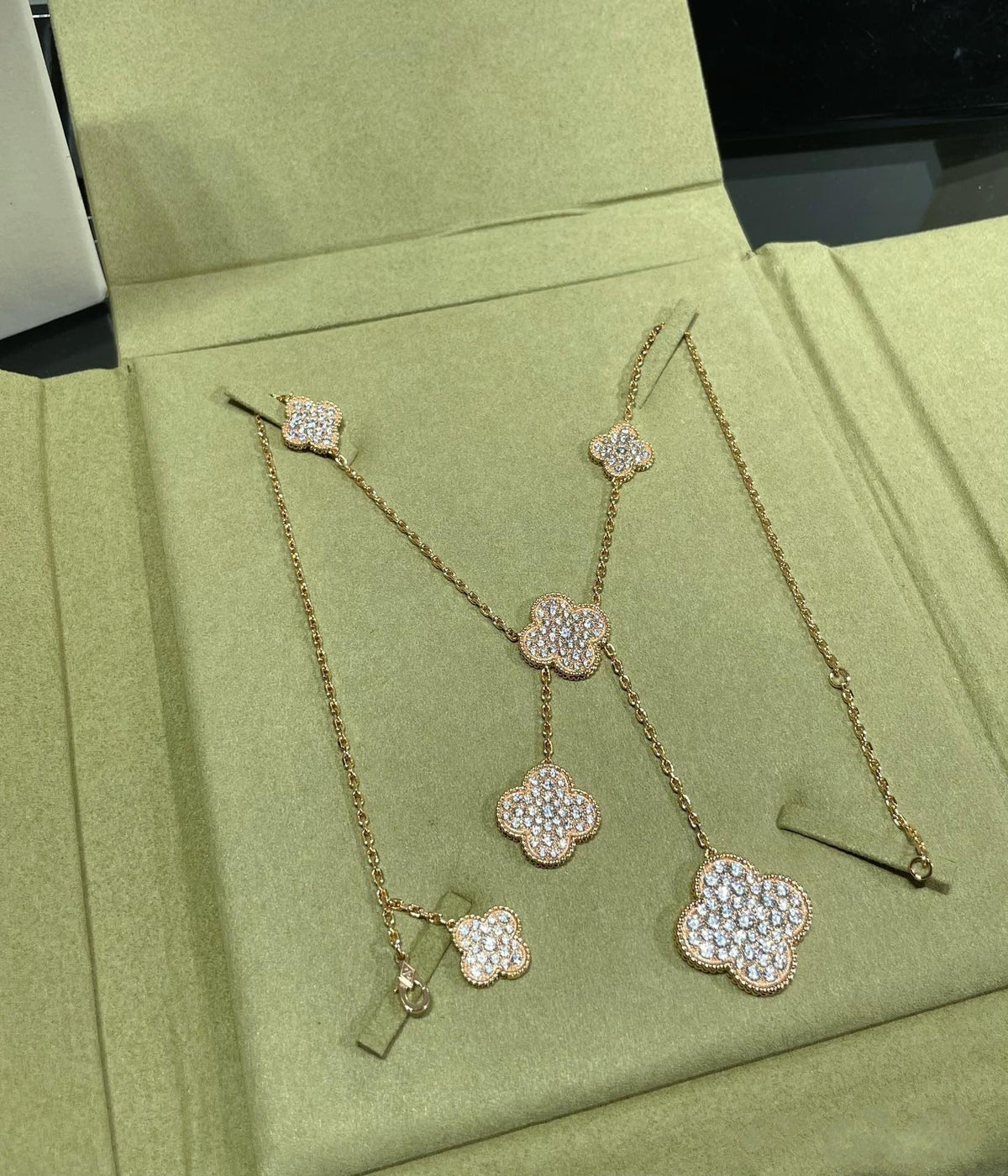 [Glow Muse]CLOVER 6 MOTIF DIAMOND PAVED NECKLACE