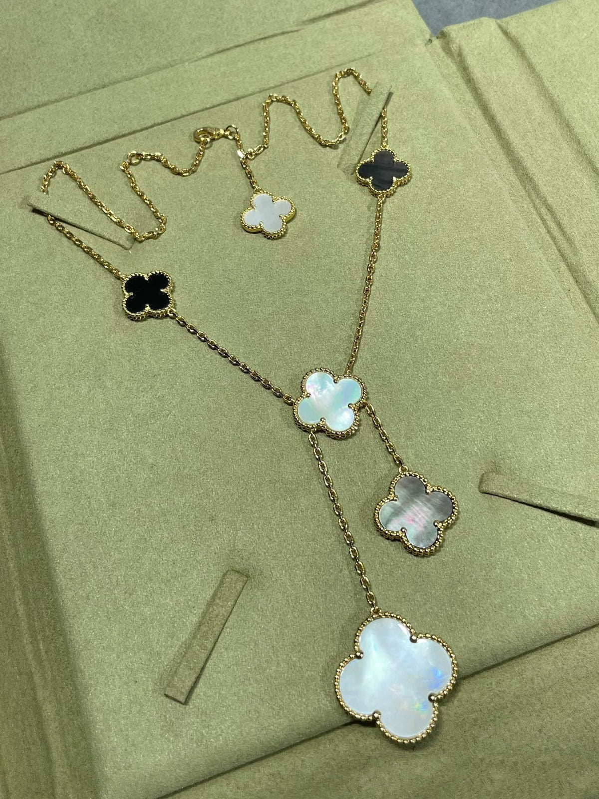 [Glow Muse]CLOVER 6 MOTIF MOP ONYX GOLD NECKLACE