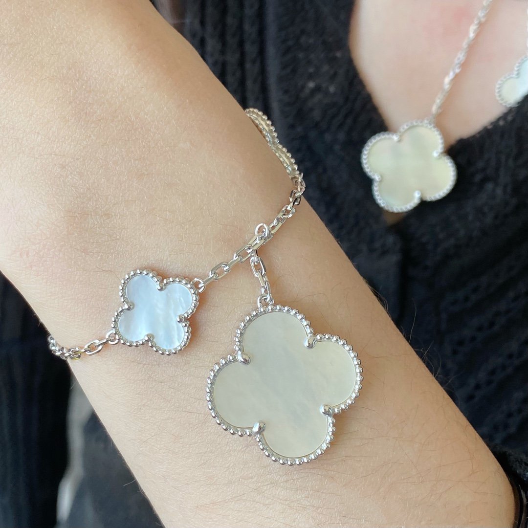 [Glow Muse]CLOVER 5 MOTIF WHITE MOP SILVER BRACELET