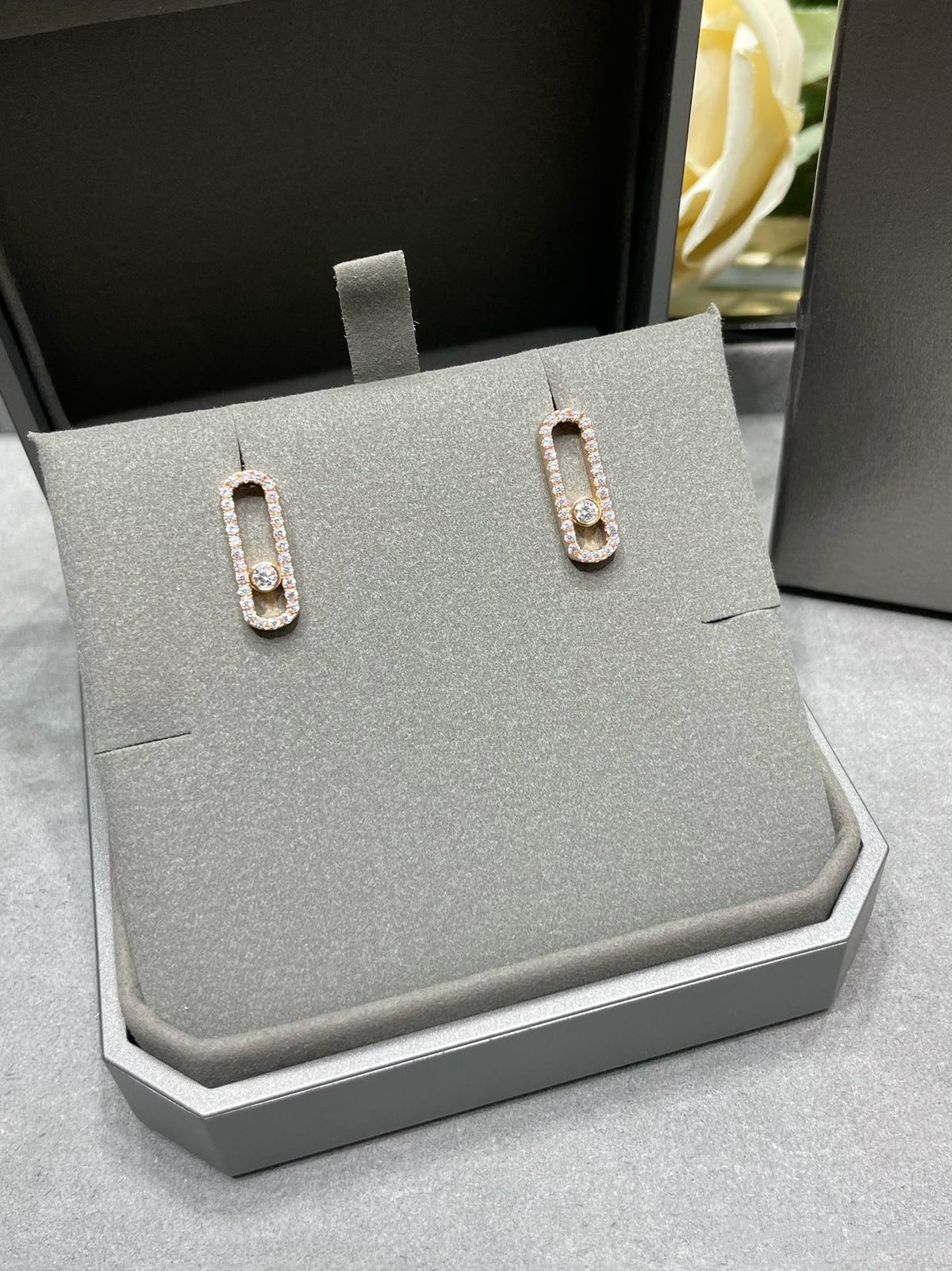 [Glow Muse]MOVE UNO STUD DIAMOND PAVED EARRINGS