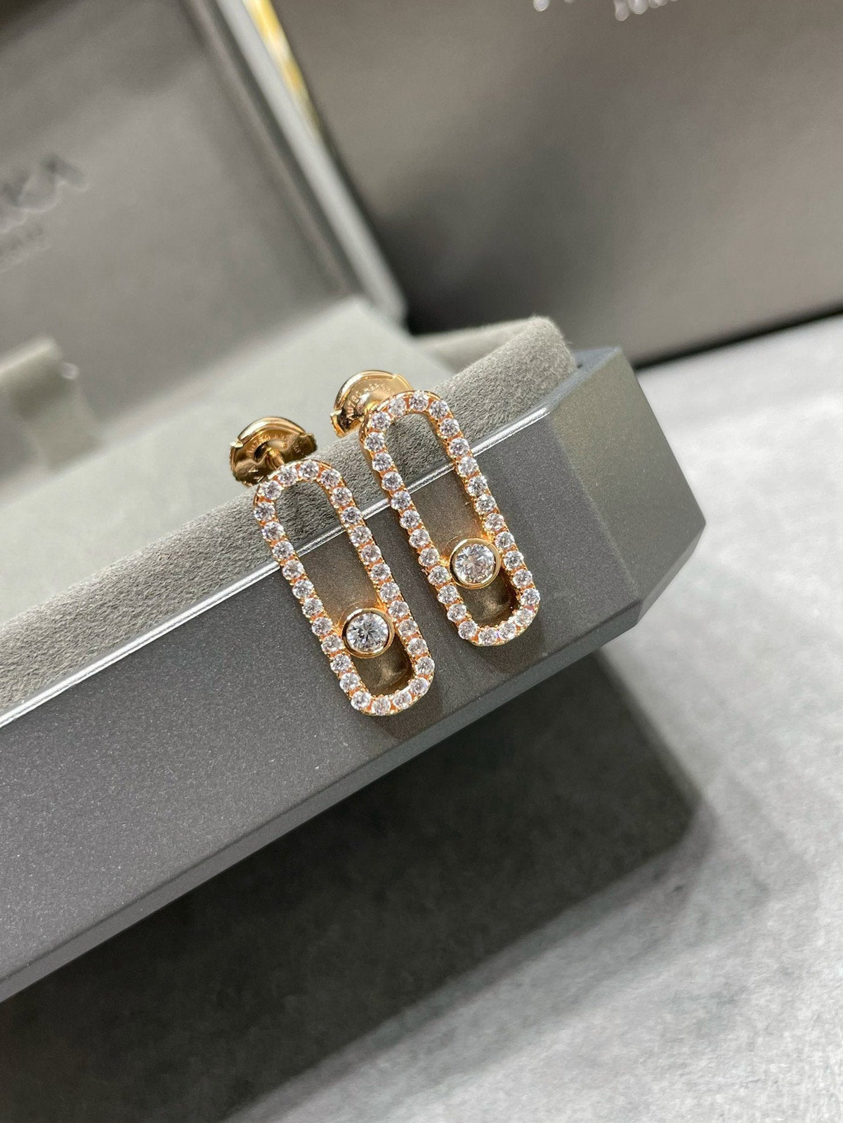 [Glow Muse]MOVE UNO STUD DIAMOND PAVED EARRINGS