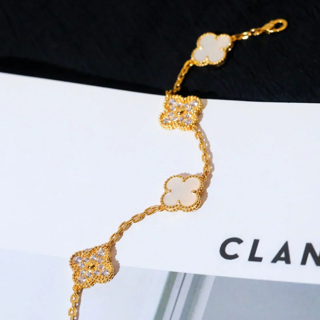 [⭐Glow Muse]CLOVER WHITE PEARL MOP 5 MOTIF BRACELET COLLECTION
