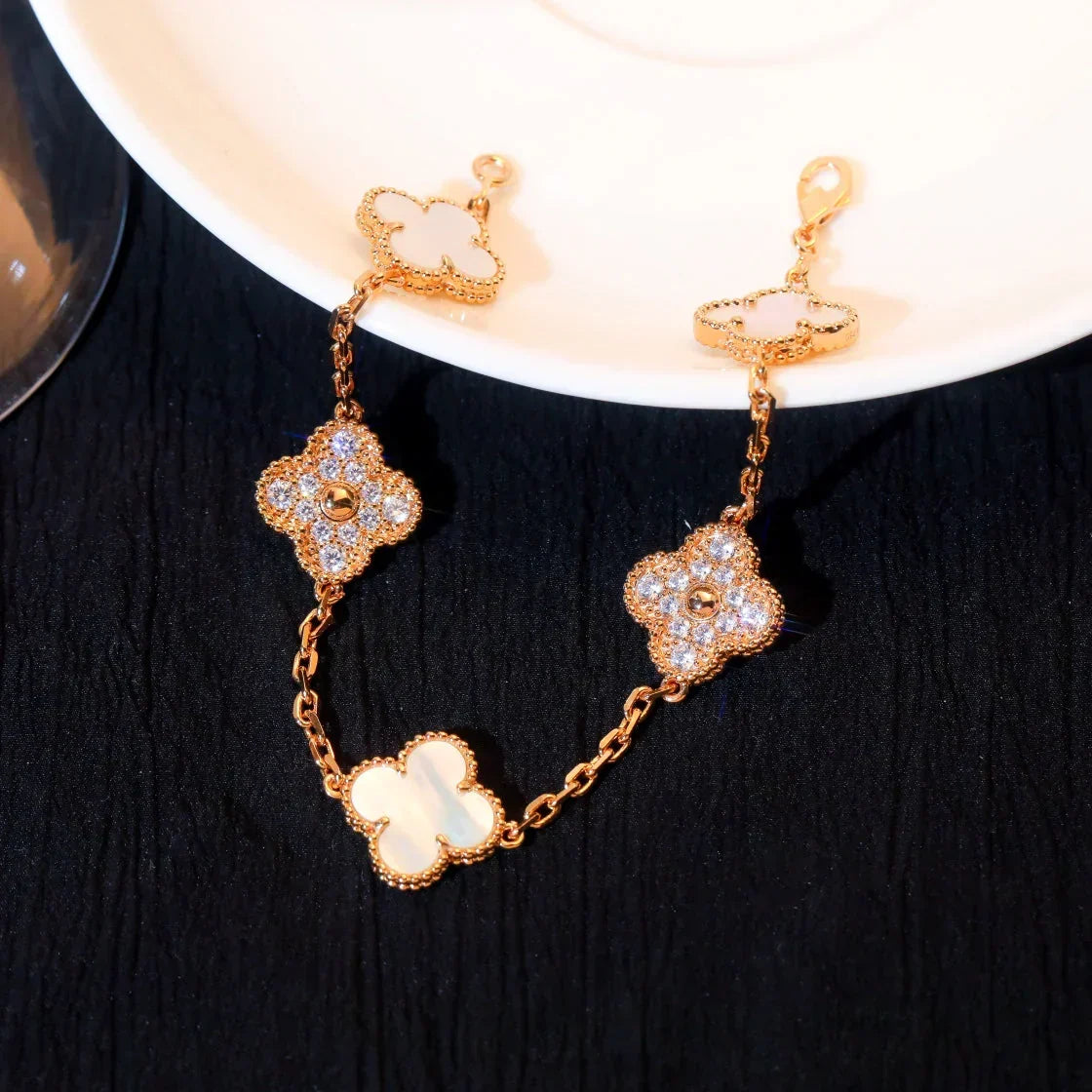 [⭐Glow Muse]CLOVER WHITE PEARL MOP 5 MOTIF BRACELET COLLECTION
