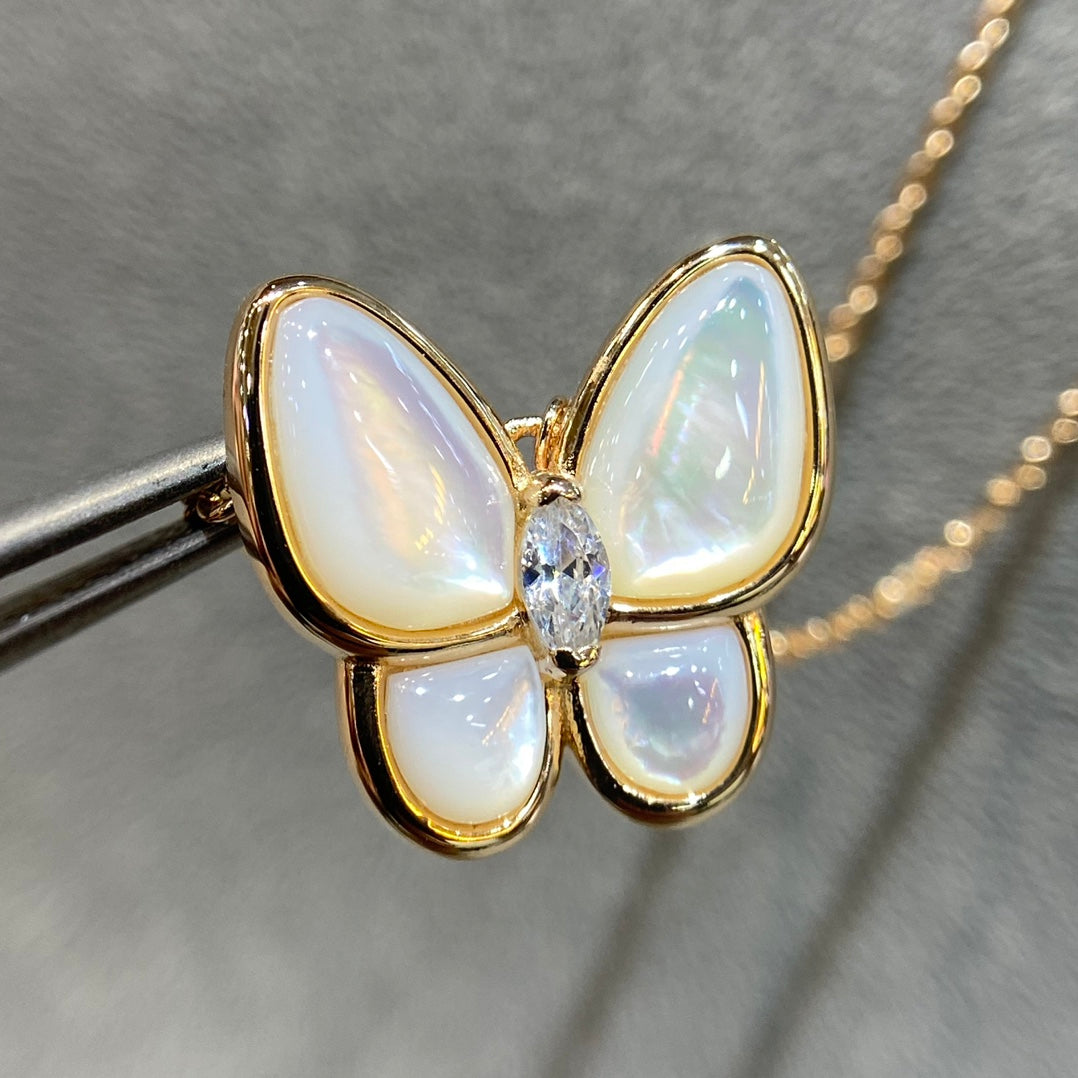 [Glow Muse]BUTTERFLY MOP DIAMOND NECKLACE