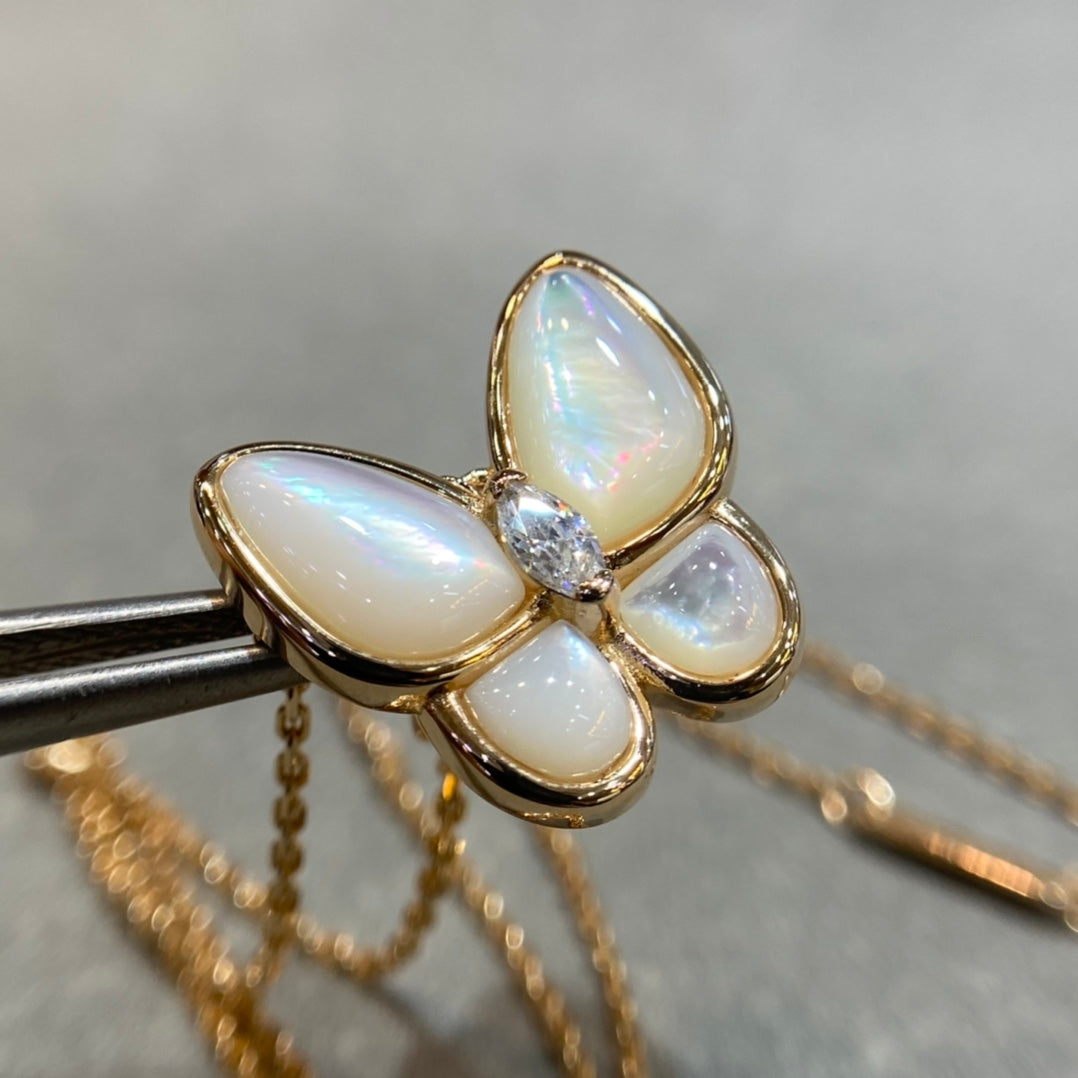 [Glow Muse]BUTTERFLY MOP DIAMOND NECKLACE