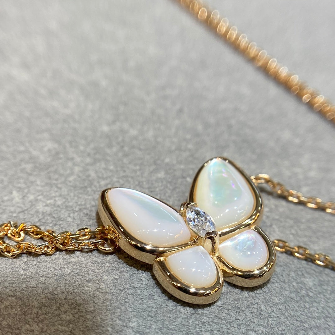 [Glow Muse]BUTTERFLY MOP DIAMOND NECKLACE