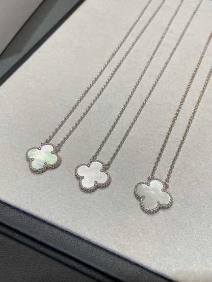[Glow Muse]CLOVER MEDIUM SILVER WHITE MOP NECKLACE