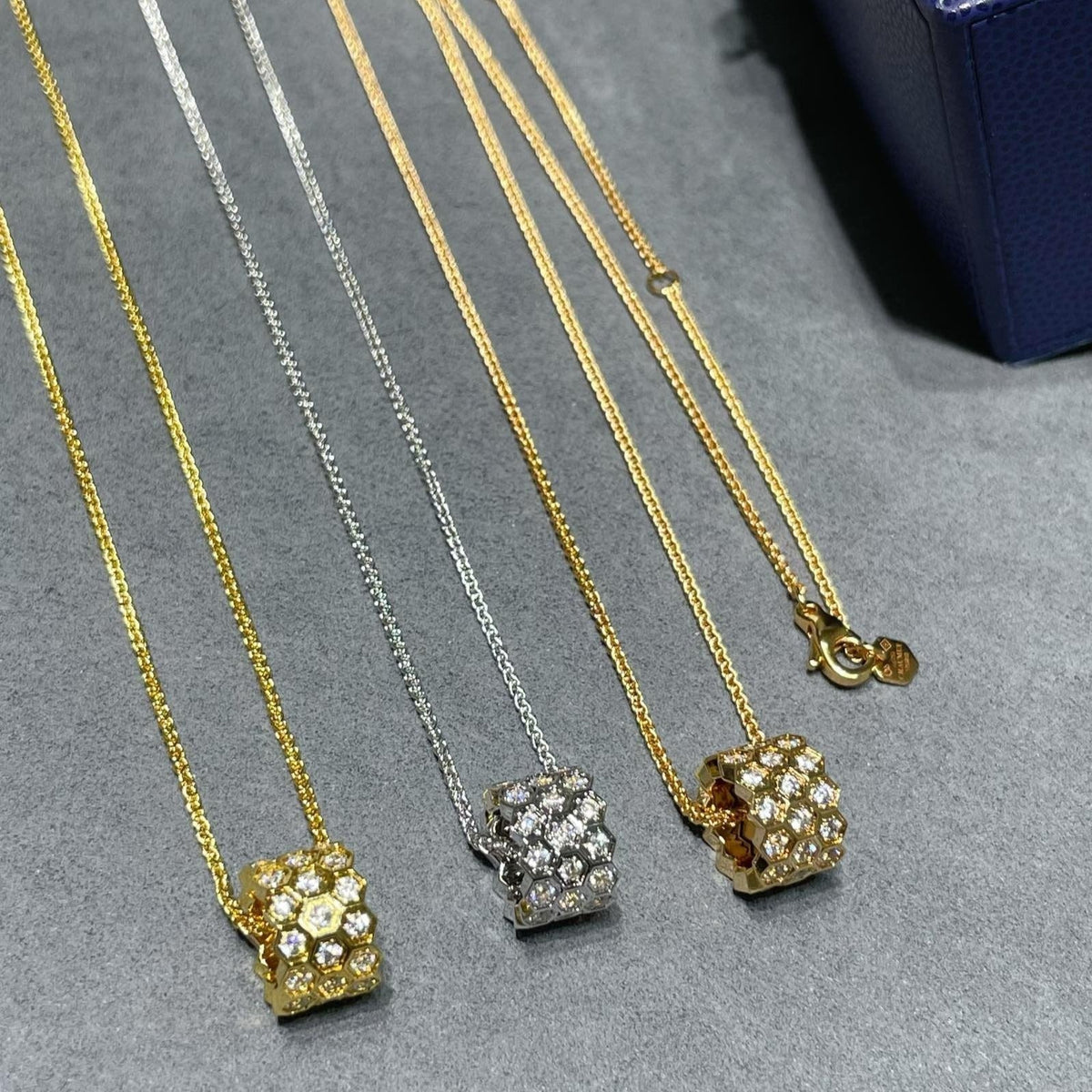 [Glow Muse]BEE LOVE DIAMOND PAVED 3 ROW NECKLACE