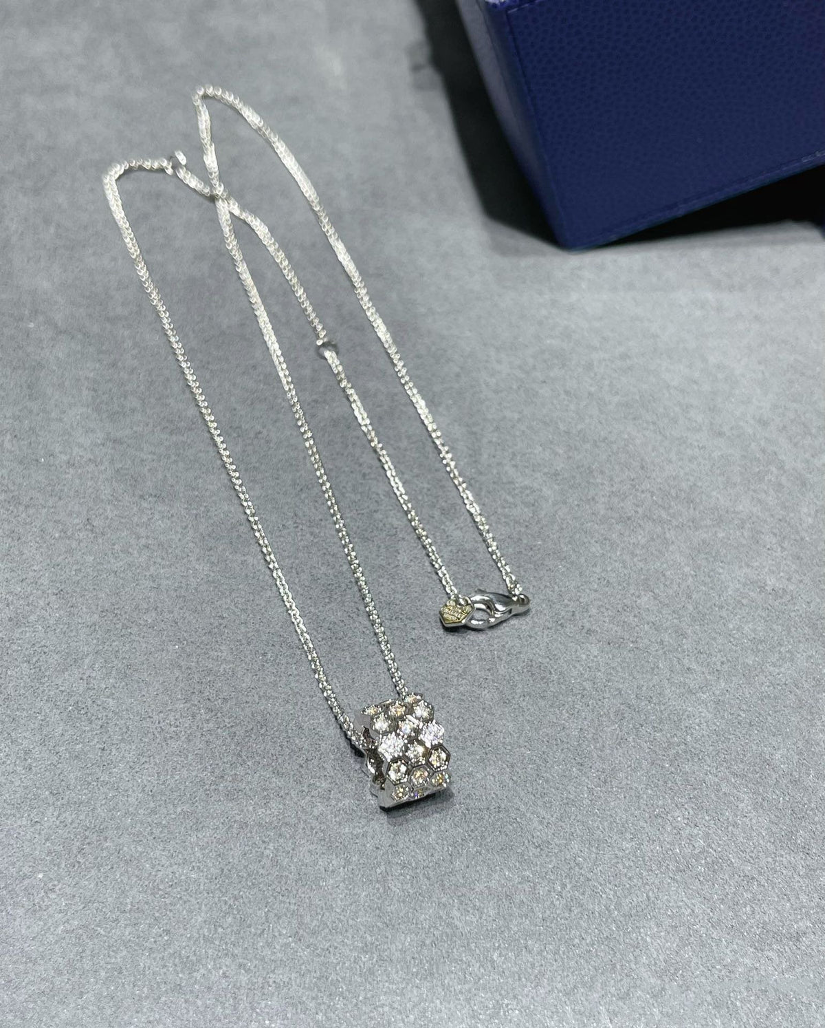 [Glow Muse]BEE LOVE DIAMOND PAVED 3 ROW NECKLACE