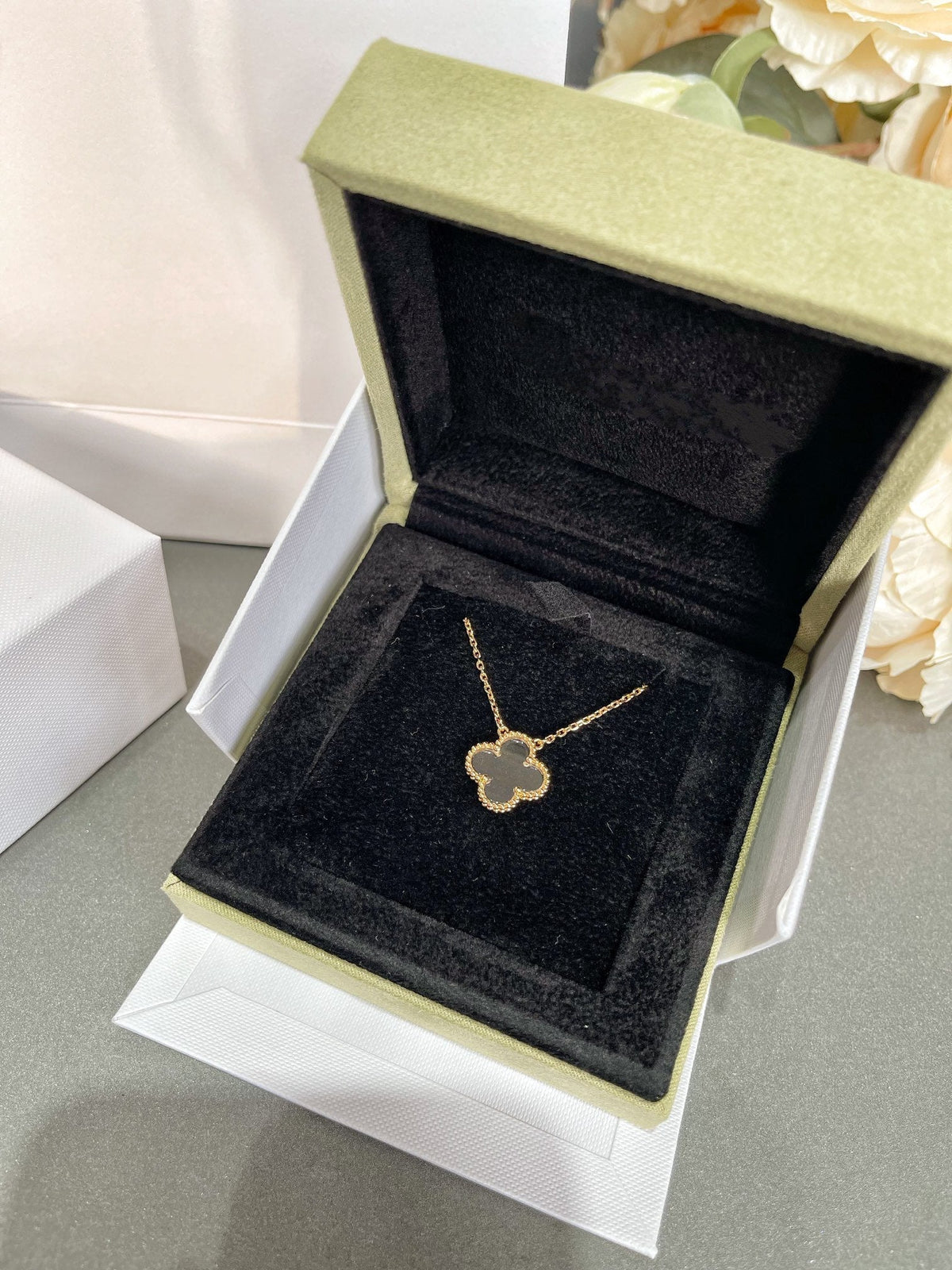 [Glow Muse]CLOVER ROCK CRYSTAL ROSE GOLD NECKLACE
