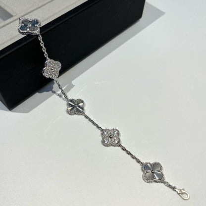 [⭐Glow Muse] CLOVER 5 MOTIF LASER BRACELET COLLECTION