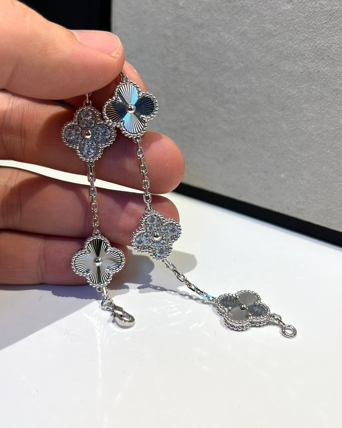 [⭐Glow Muse] CLOVER 5 MOTIF LASER BRACELET COLLECTION