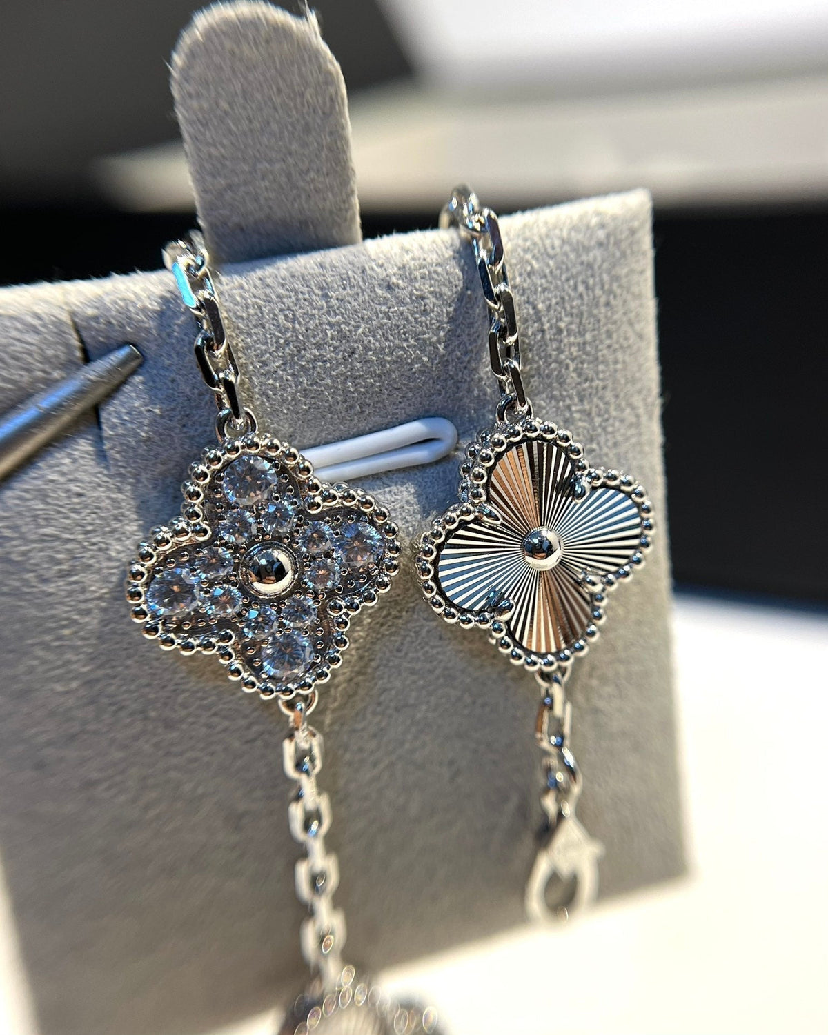 [⭐Glow Muse] CLOVER 5 MOTIF LASER BRACELET COLLECTION