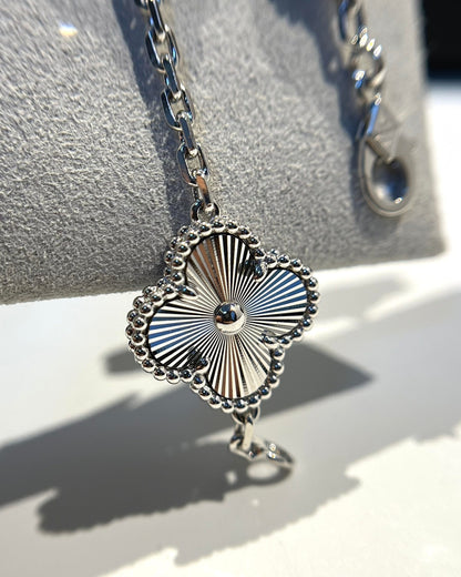 [Glow Muse] CLOVER 5 MOTIF LASER BRACELET COLLECTION